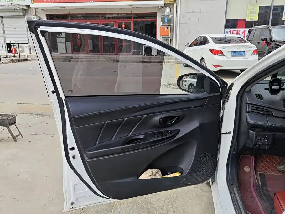 Toyota Yaris L 2018 — фото 7