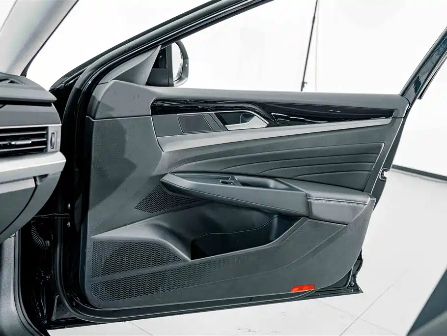 Volkswagen Passat 2025 — фото 13