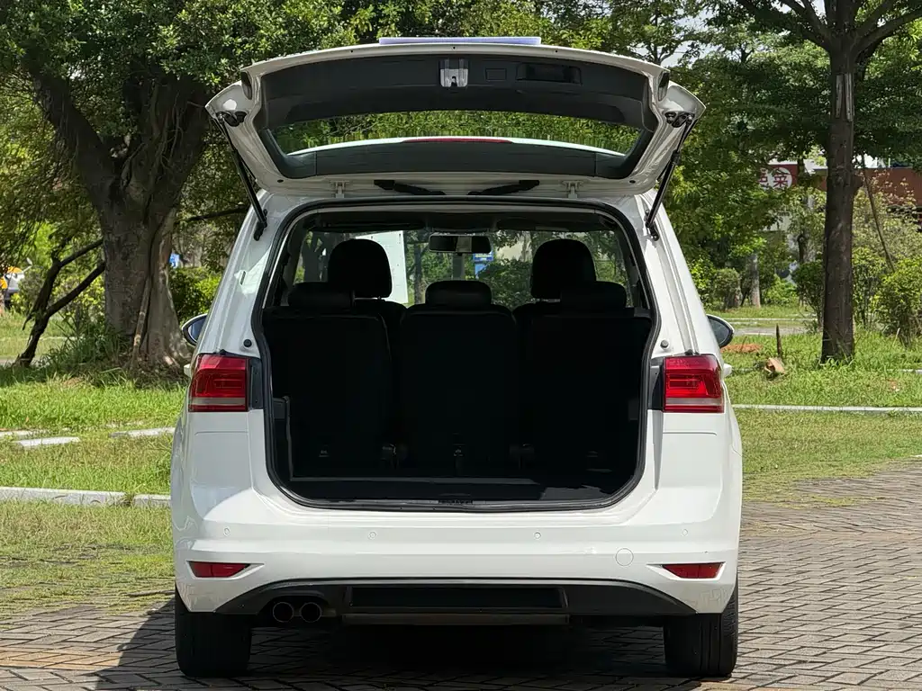 Volkswagen Touran 2017 — фото 13