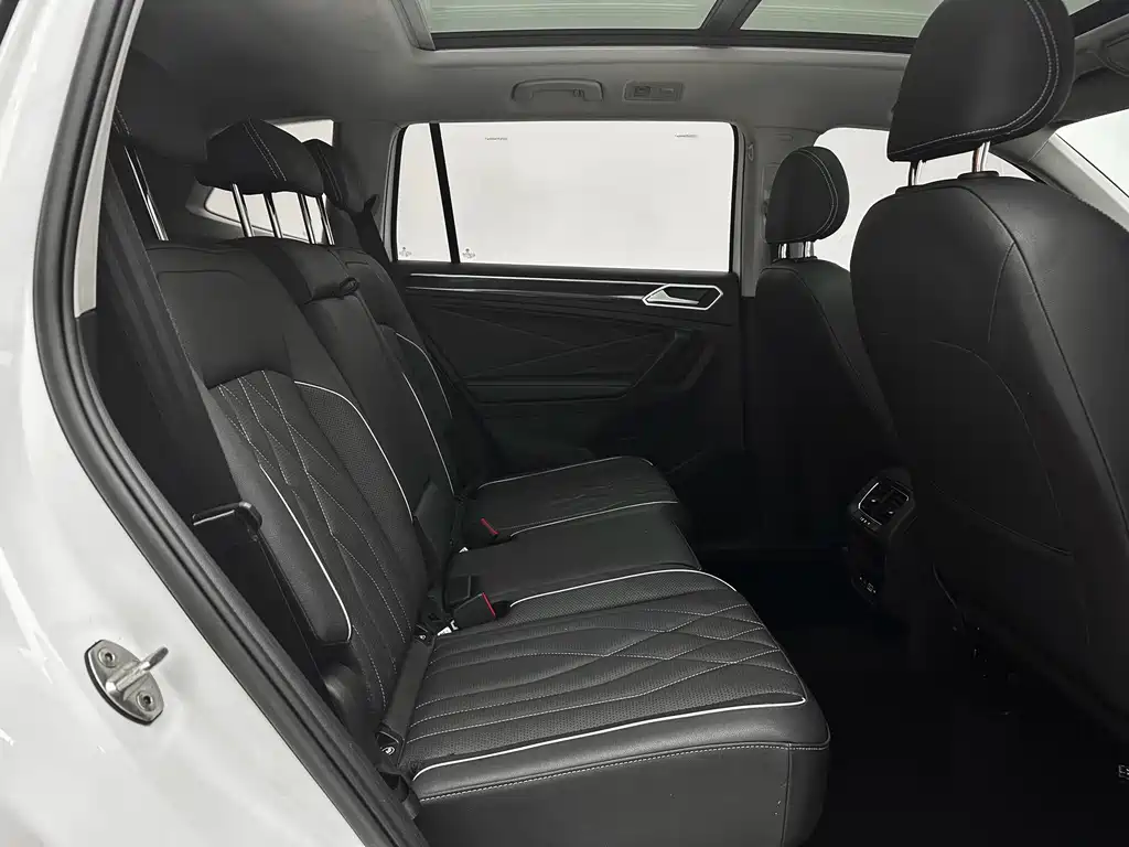 Volkswagen Tiguan L 2023 — фото 24