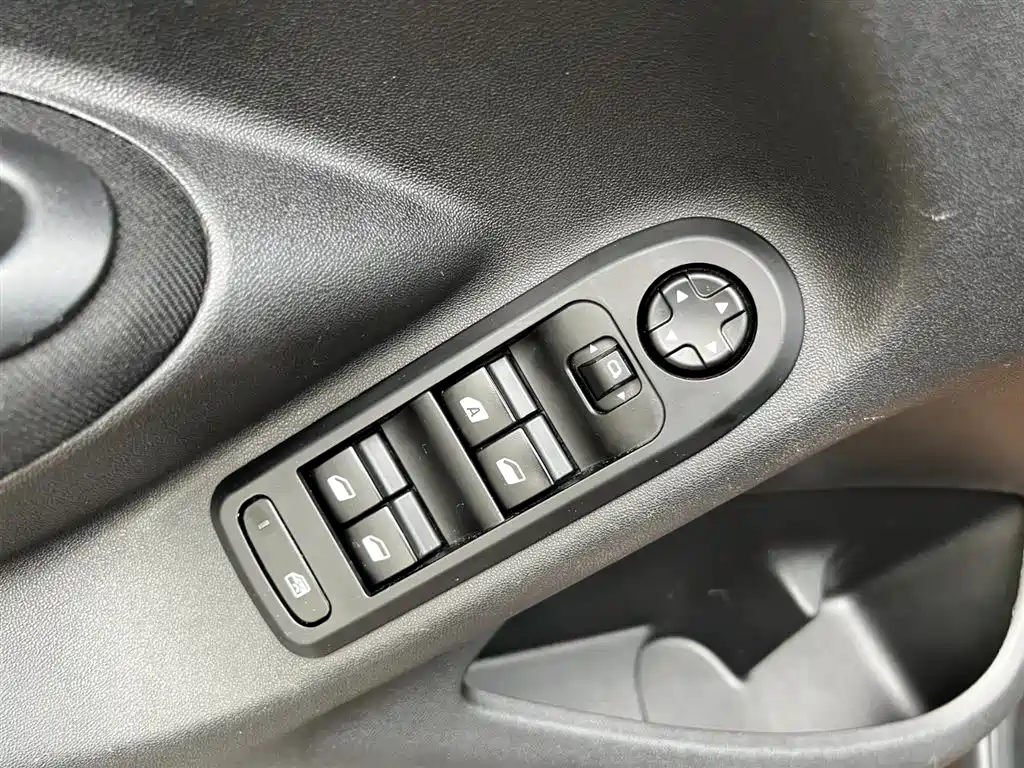 Peugeot 301 2015