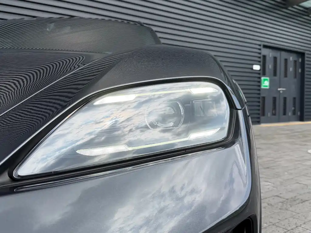Porsche Taycan 2025 — фото 17