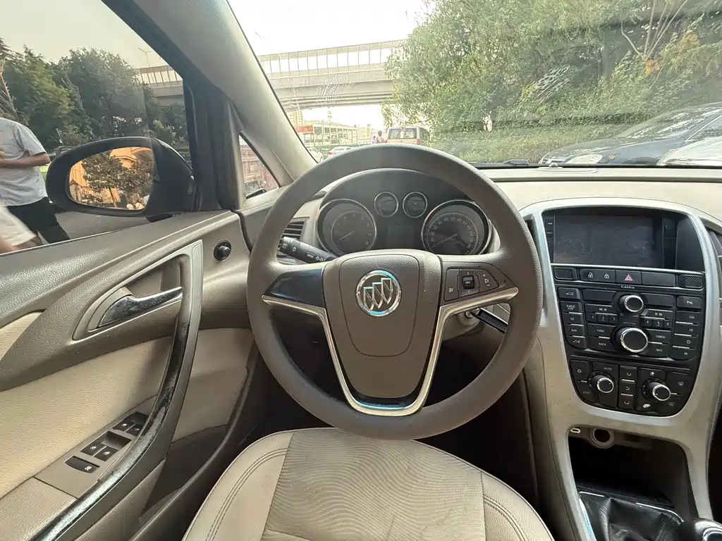 Buick Excelle 2013 — фото 12