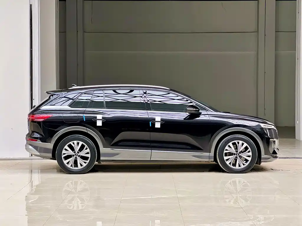 Audi Q5 E-Tron 2024 — фото 6