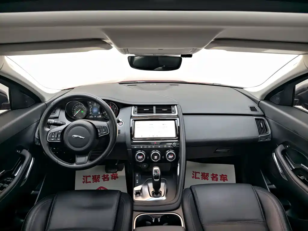 Jaguar E-PACE 2020 — фото 20