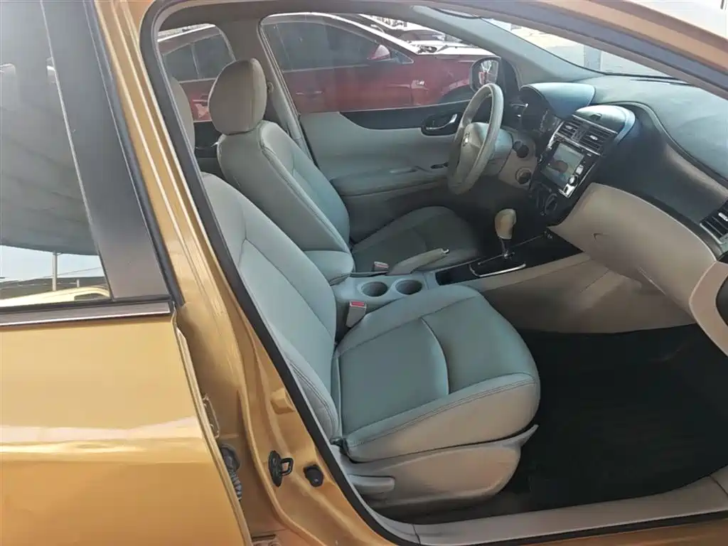 Nissan Tiida 2016 — фото 25