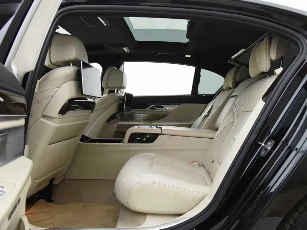 BMW 7 Series 2016 — фото 10