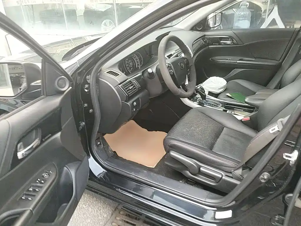 Honda Accord 2017 — фото 16