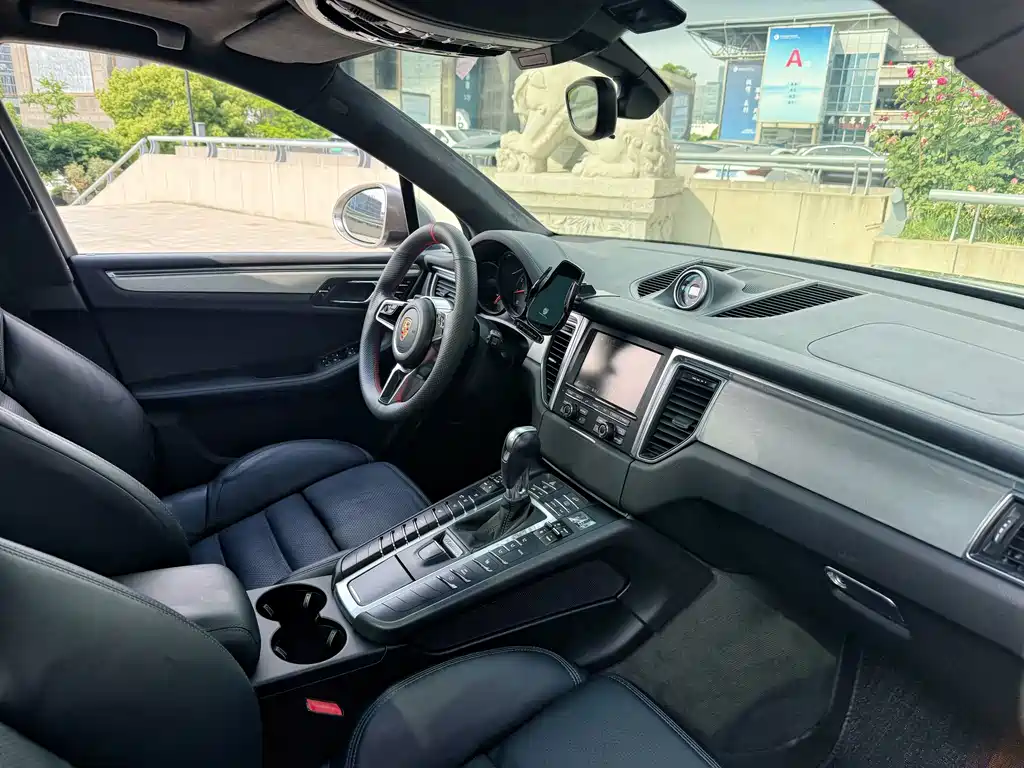Porsche Macan 2016 — фото 14