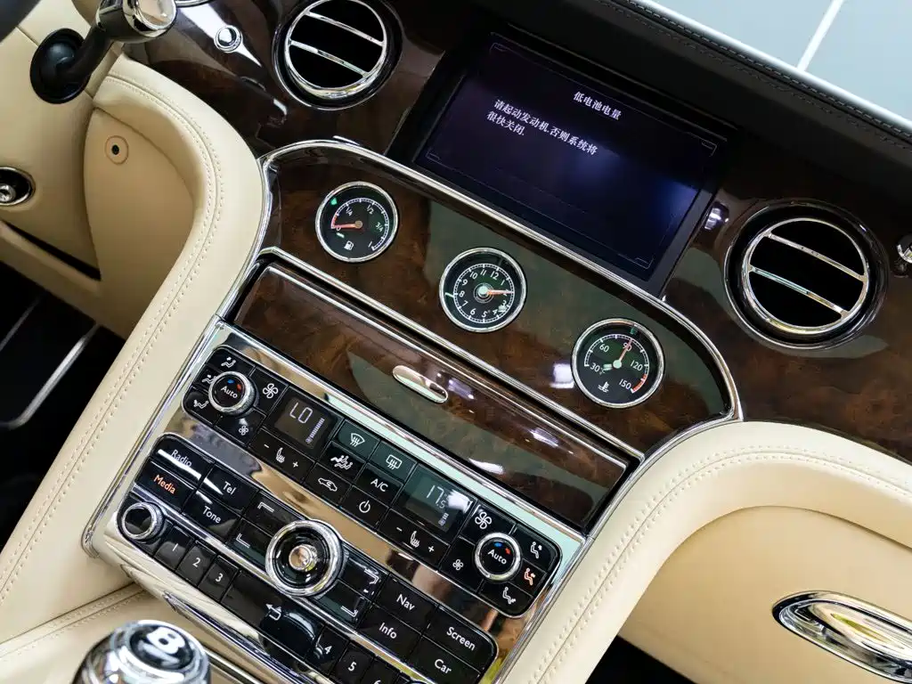 Bentley Mulsanne 2016 — фото 20