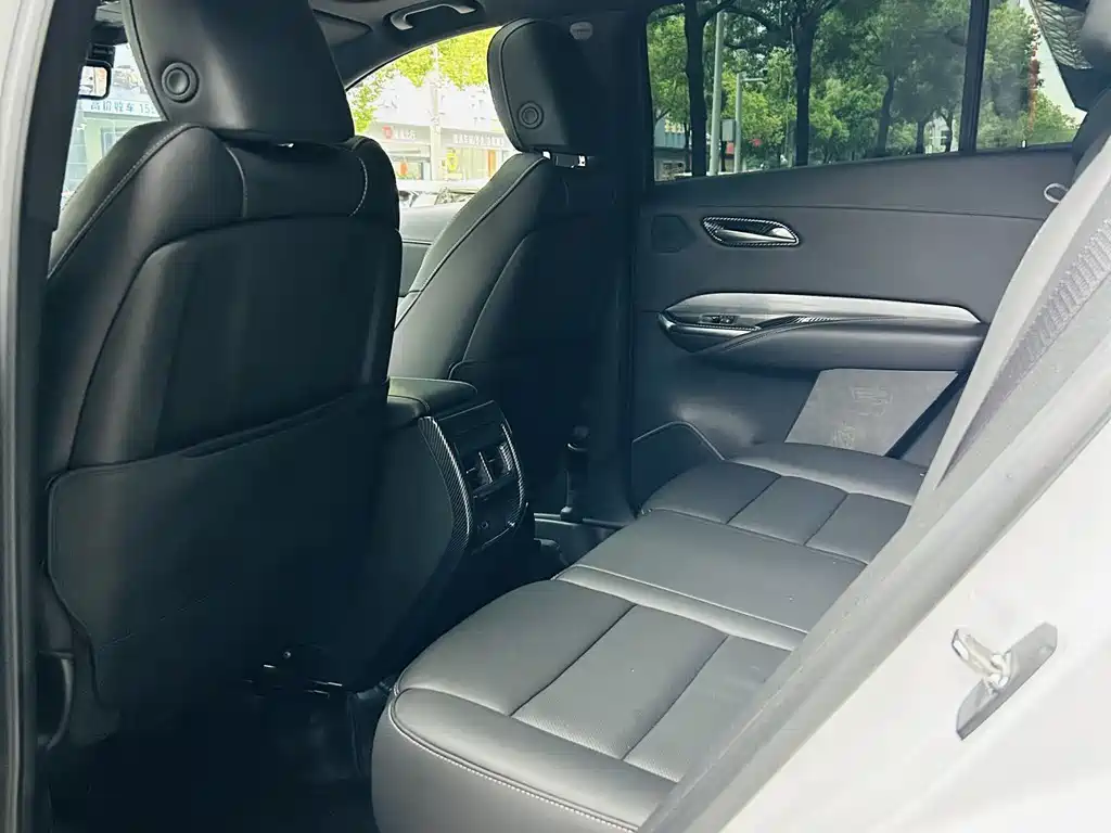 Cadillac XT4 2024 — фото 12