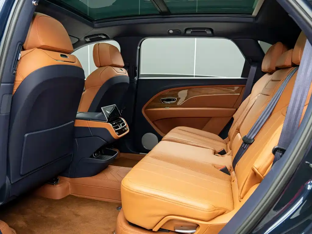 Bentley Bentayga 2025 — фото 13