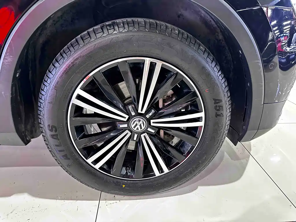 Volkswagen Tiguan L 2020 — фото 20