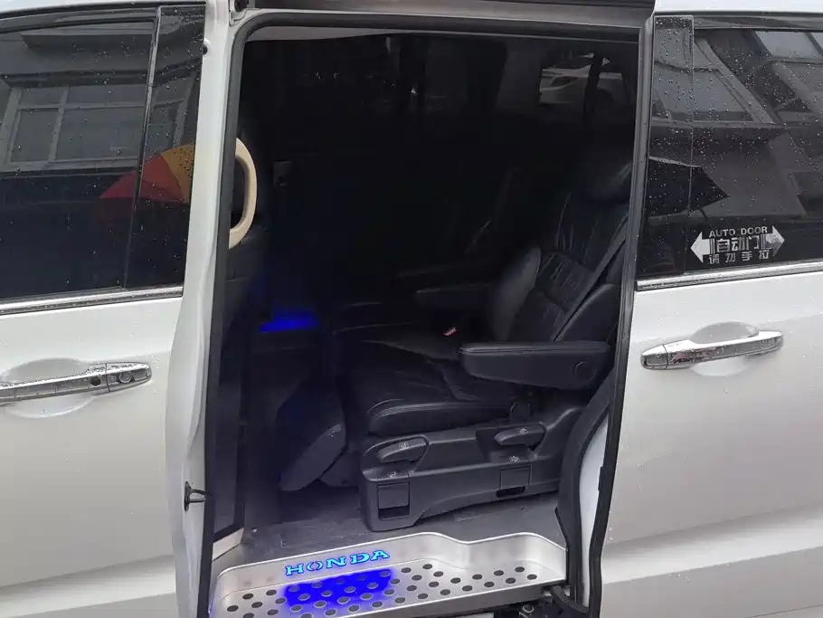 Honda Odyssey 2018 — фото 11