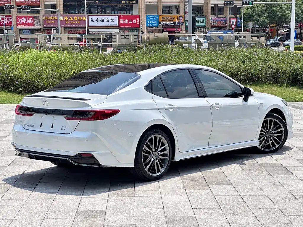 Toyota Camry 2024 — фото 4