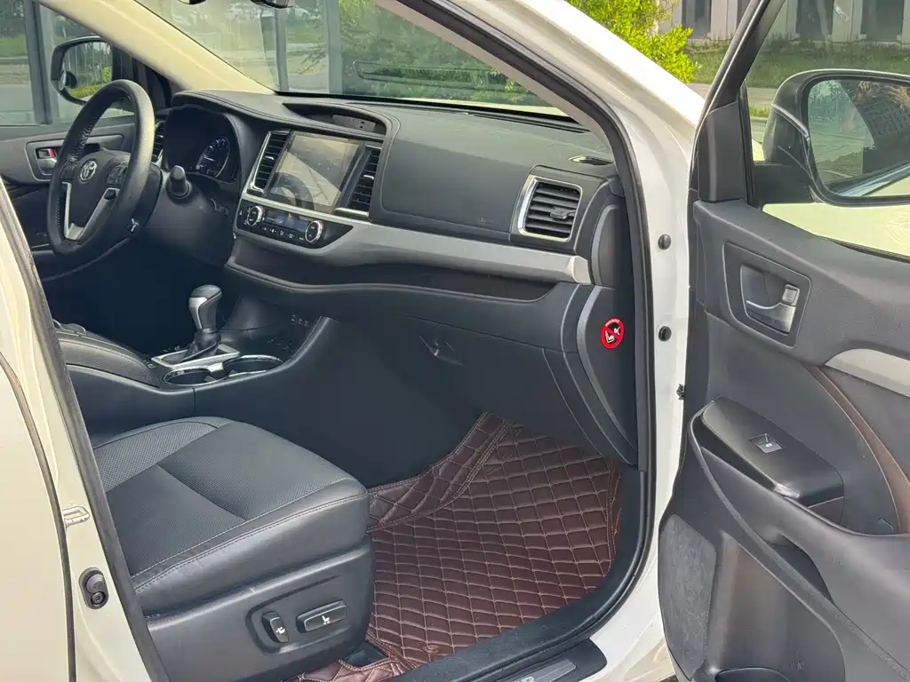 Toyota Highlander 2018 — фото 24