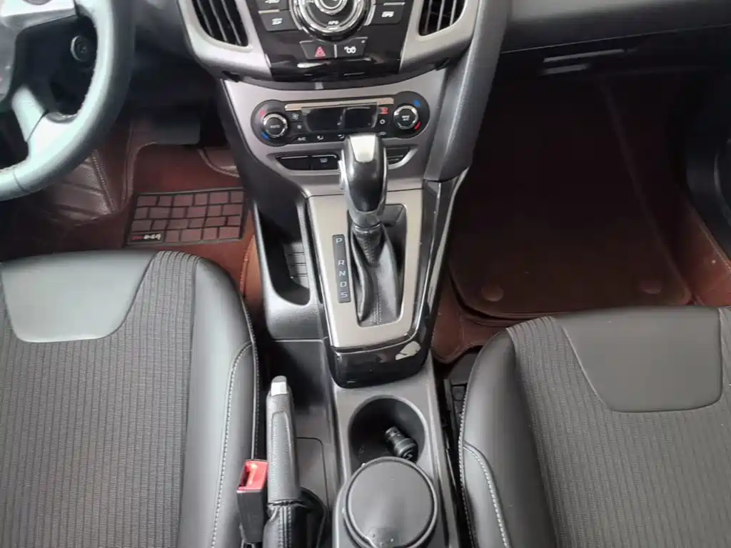 Ford Focus 2014 — фото 14