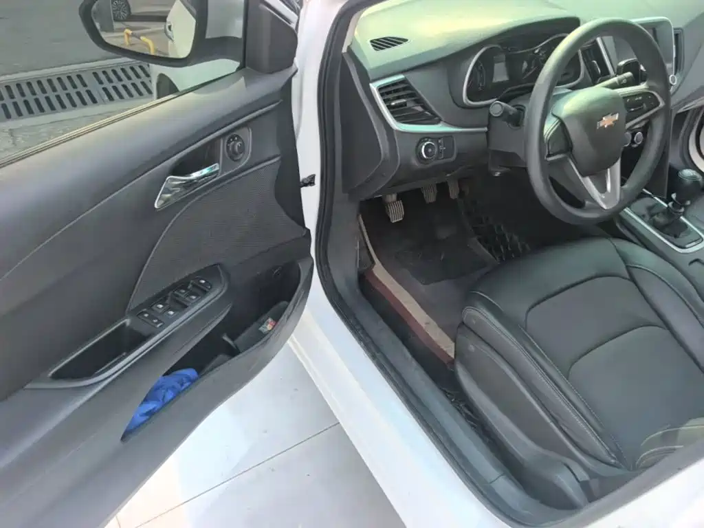 Chevrolet Cavalier 2018 — фото 16