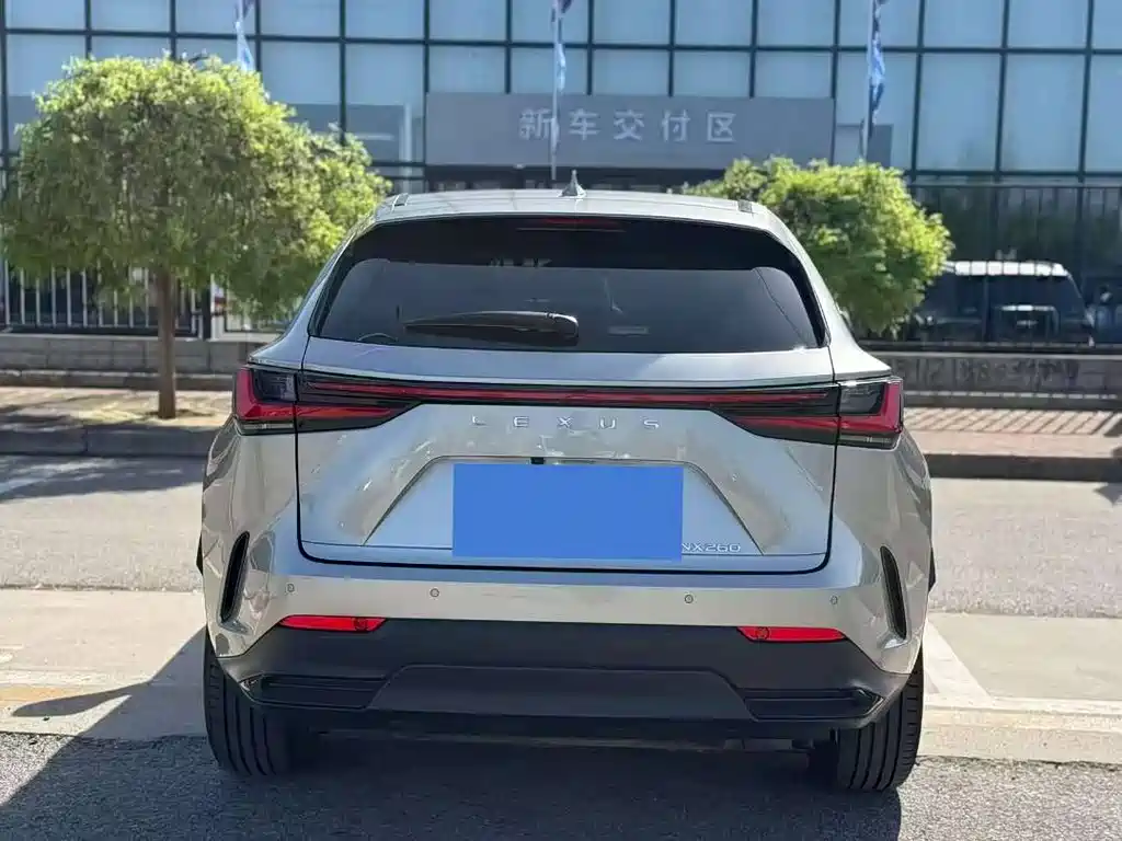 Lexus NX 2023