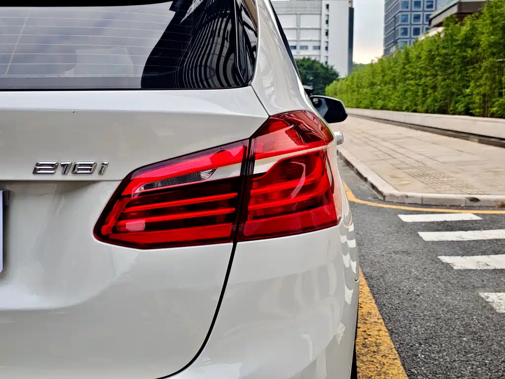BMW 2 Series Active Tourer 2016 — фото 7