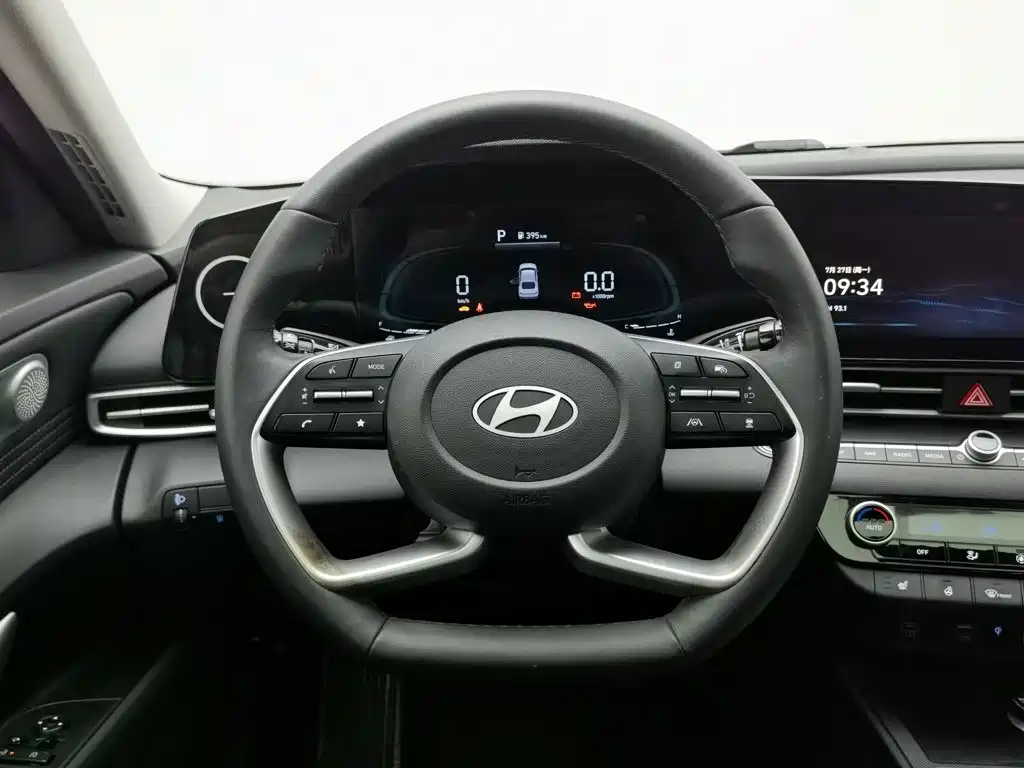 Hyundai Elantra 2024 — фото 11