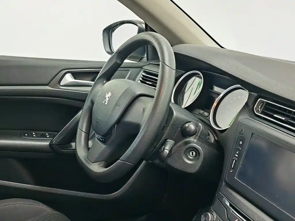 Peugeot 408 2014 — фото 22