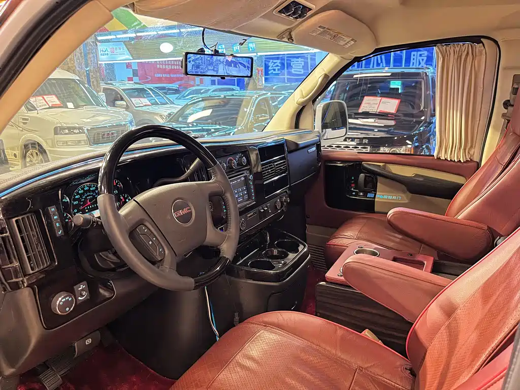 GMC Savana 2015 — фото 12