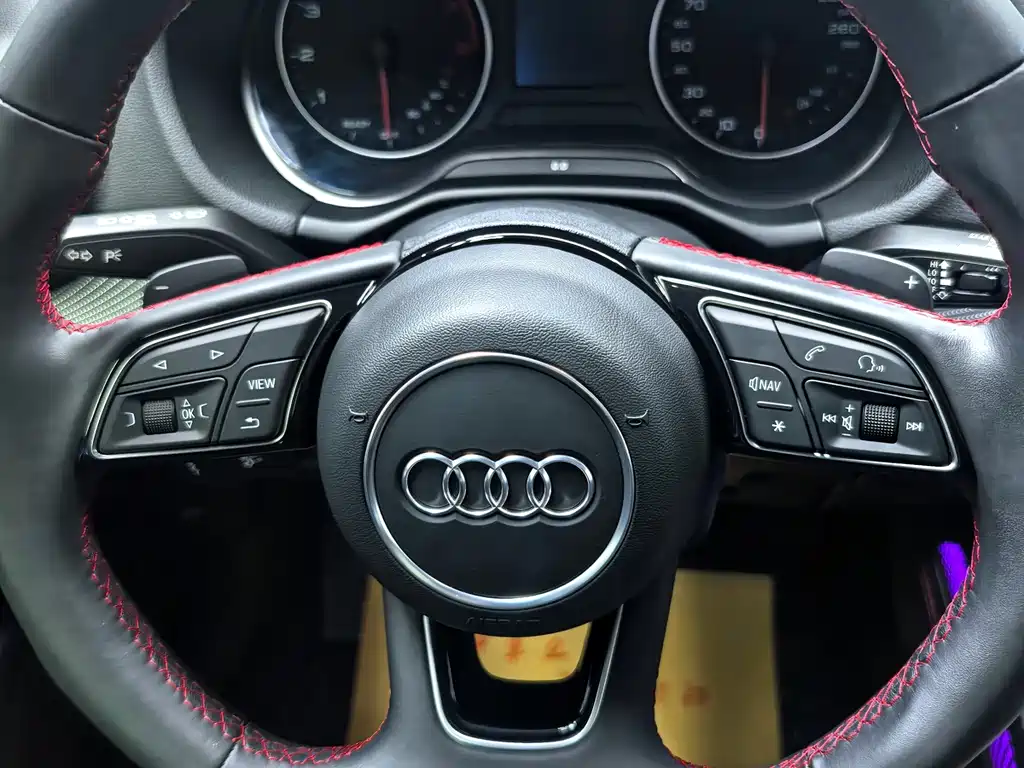 Audi Q2L 2022 — фото 15