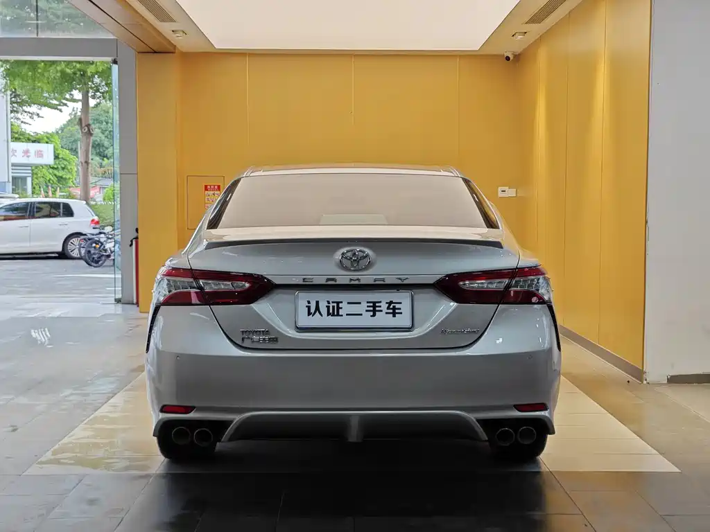 Toyota Camry 2018 — фото 30