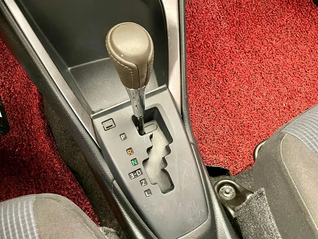 Toyota Yaris L 2015 — фото 9