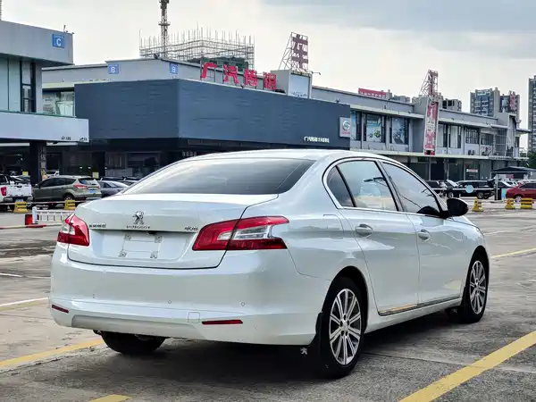 Peugeot 408 2015