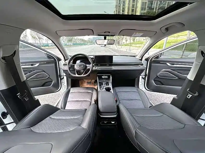 Geely Emgrand 2023