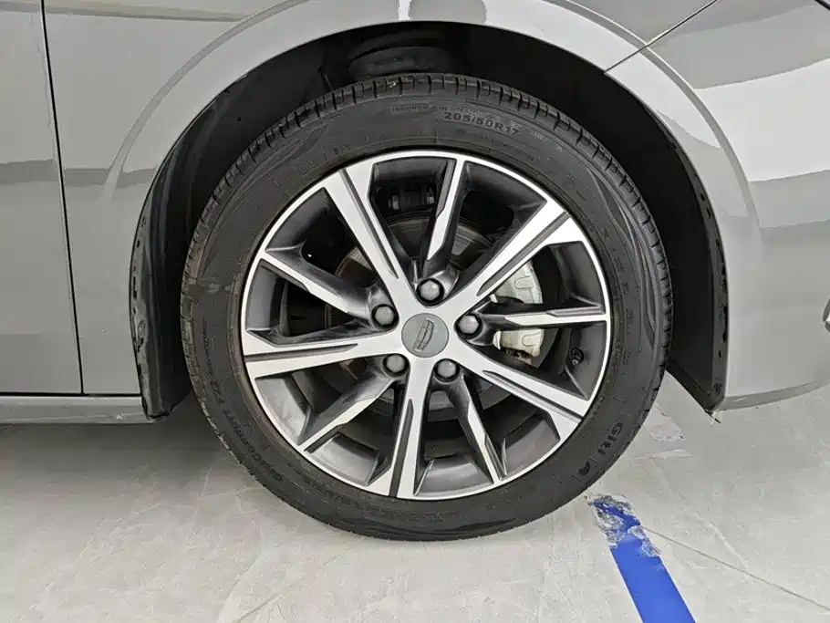 Geely Emgrand 2022