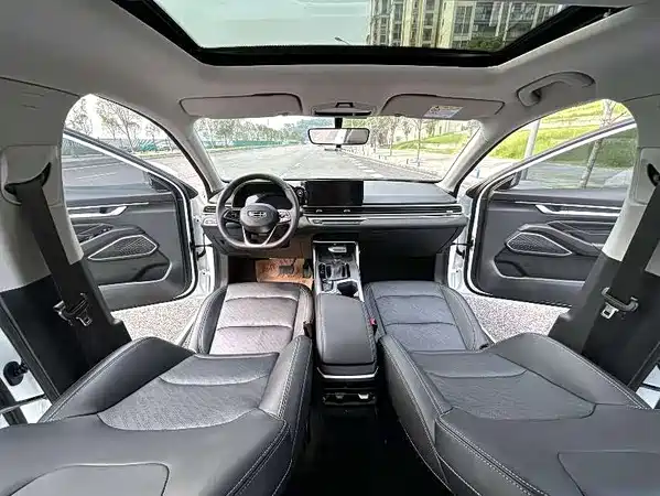 Geely Emgrand 2023