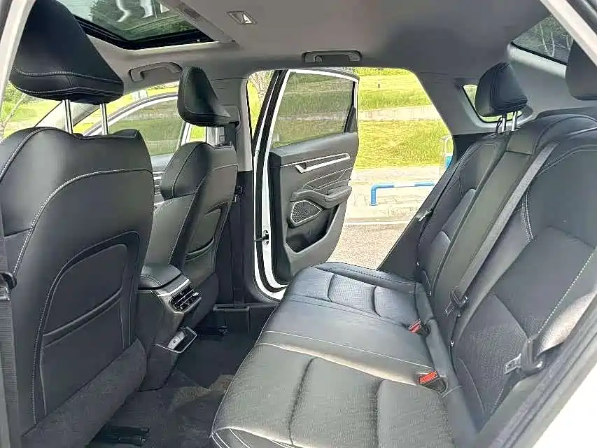 Geely Emgrand 2023