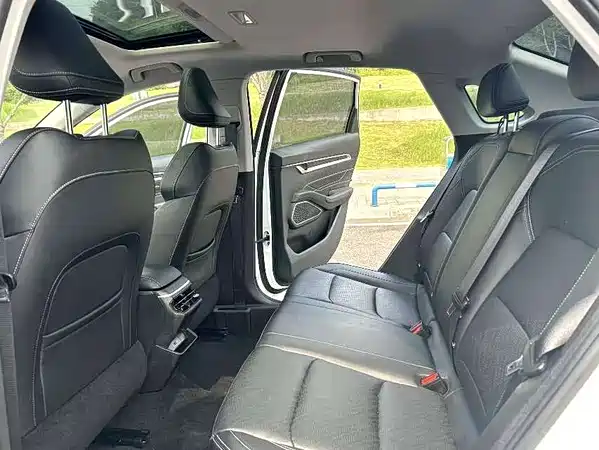 Geely Emgrand 2023