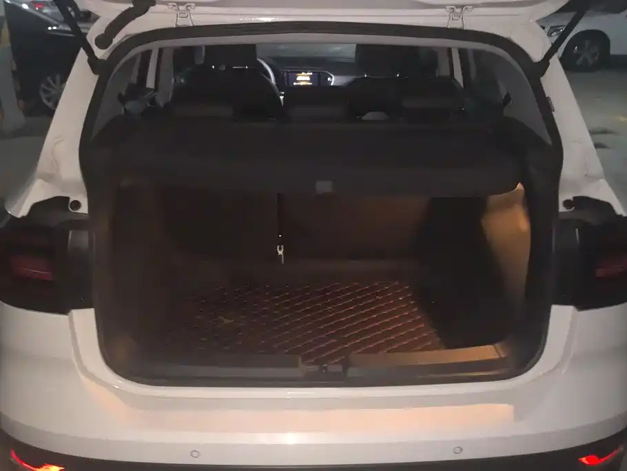 Volkswagen Explore The Shadows 2020