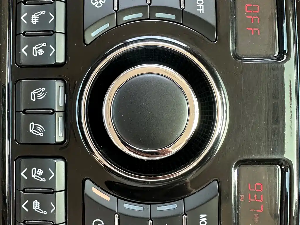 Hongqi H7 2015 — фото 19