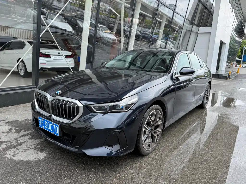 BMW 5 Series 2025