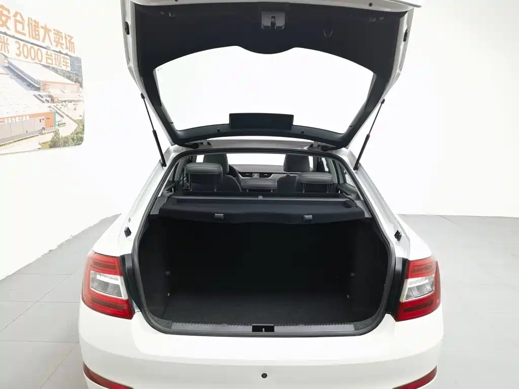 Skoda Octavia 2015 — фото 16