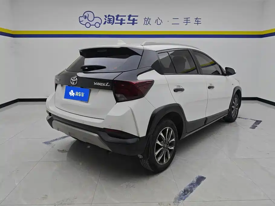 Toyota Yaris L 2021