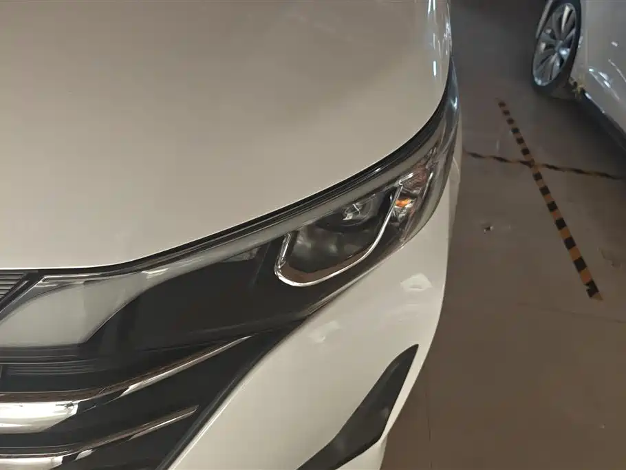 GAC Motor Trumpchi M6 2019 — фото 5