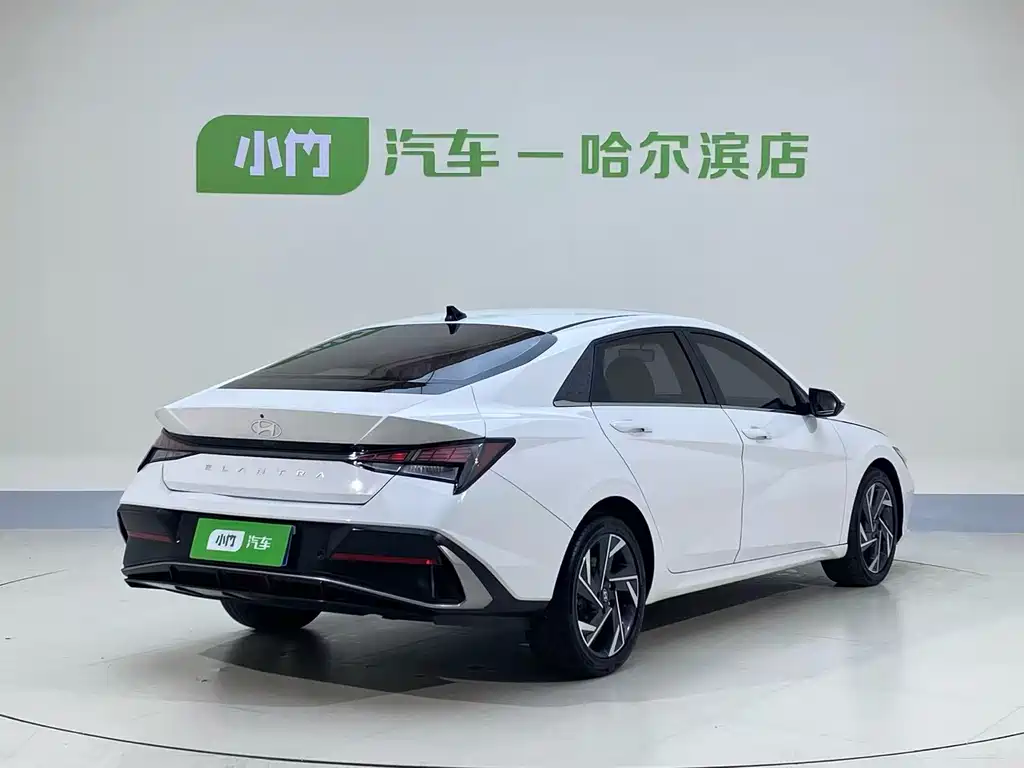 Hyundai Elantra 2023