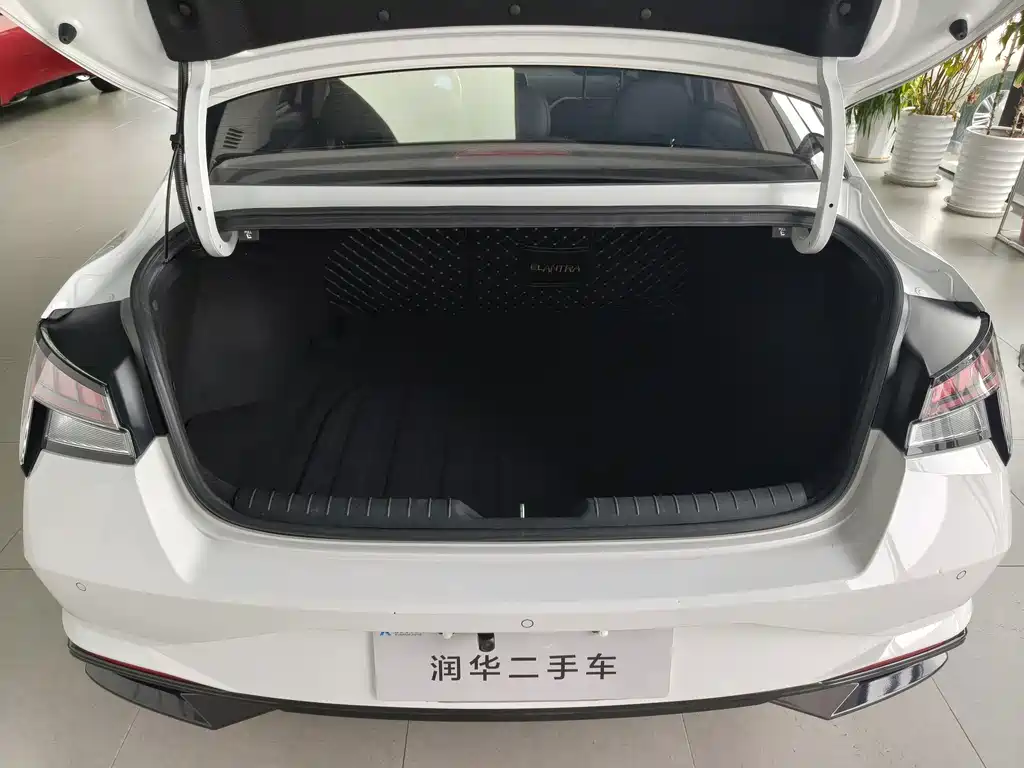 Hyundai Elantra 2021 — фото 15