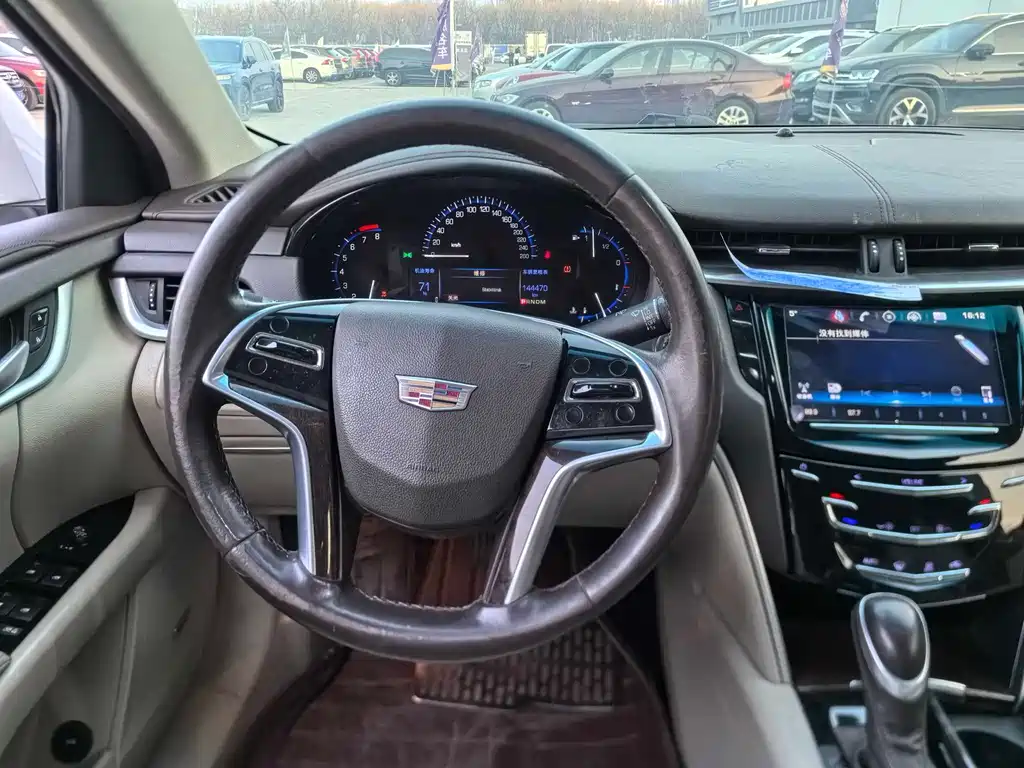 Cadillac XTS 2016 — фото 14