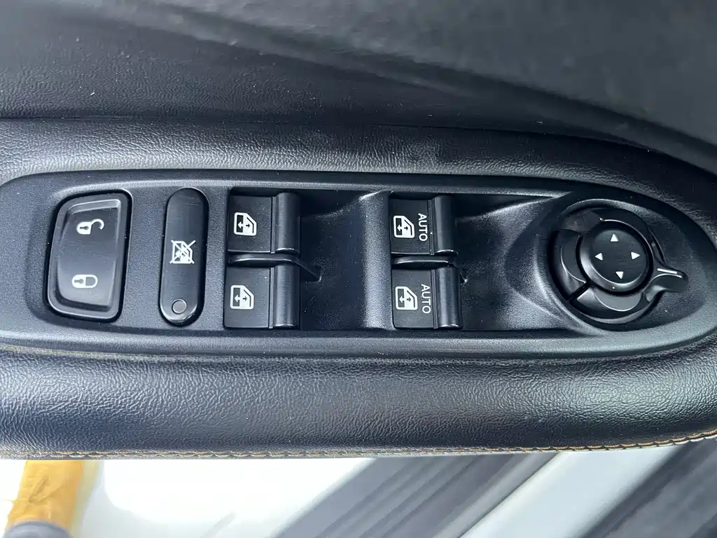 Jeep Compass 2018 — фото 12