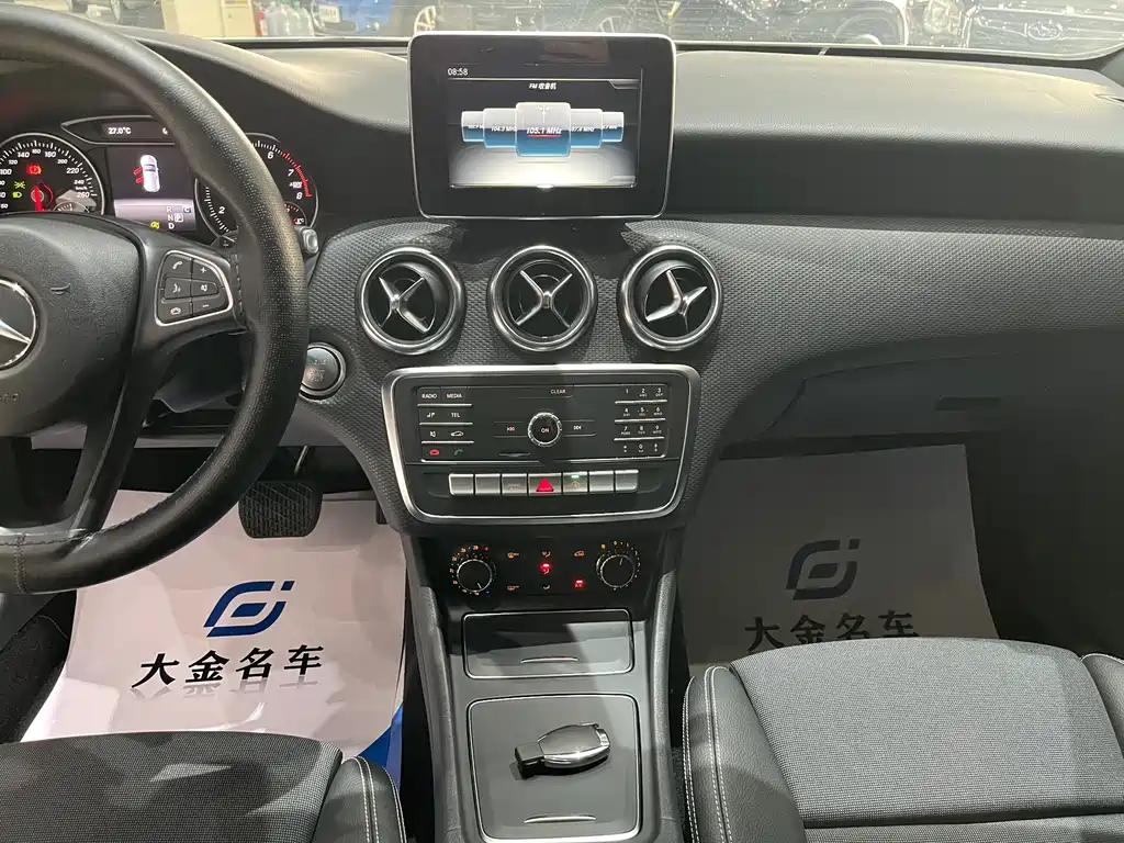 Mercedes-Benz A-Class 2016 — фото 6