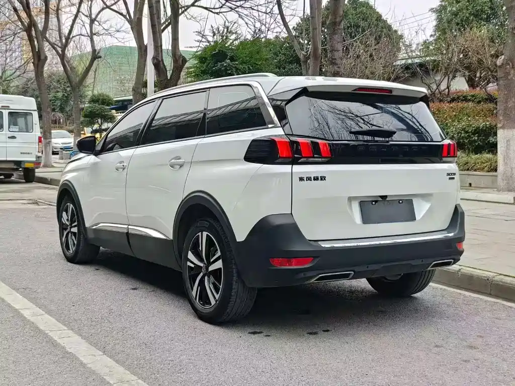 Peugeot 5008 2023 — фото 9