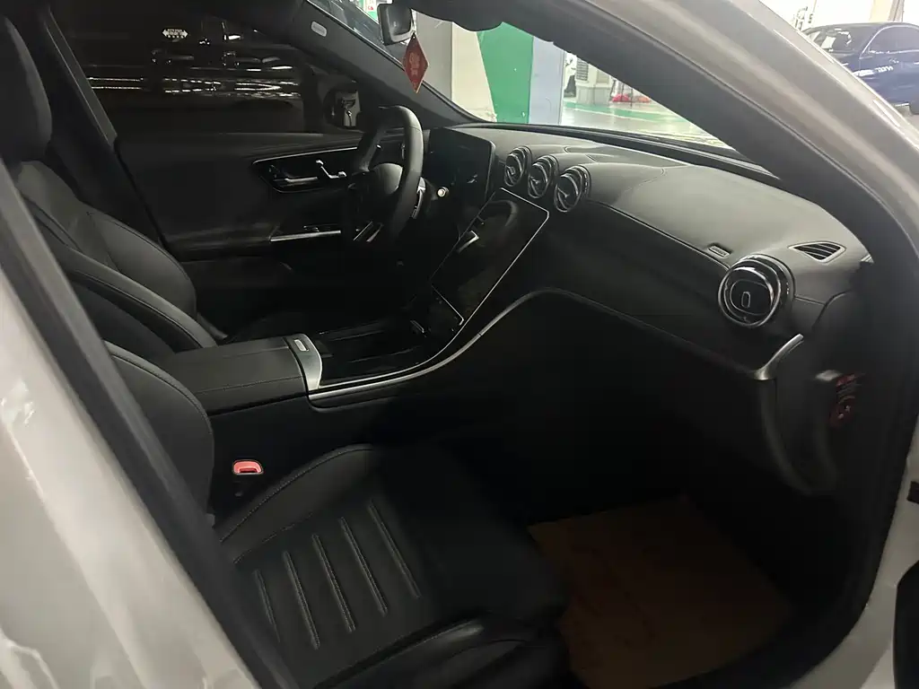 Mercedes-Benz C-Class 2023 — фото 7