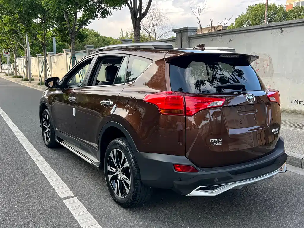 Toyota RAV4 2015 — фото 15